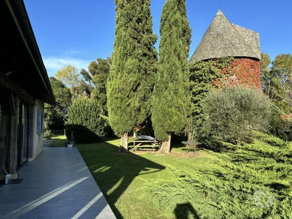 Propriété equestre, piscine 4.7 Hect. avec Gîte : moulin
