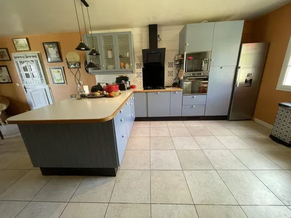 Belle maison avec son parc aménagé, piscine sur 1.35 Hect