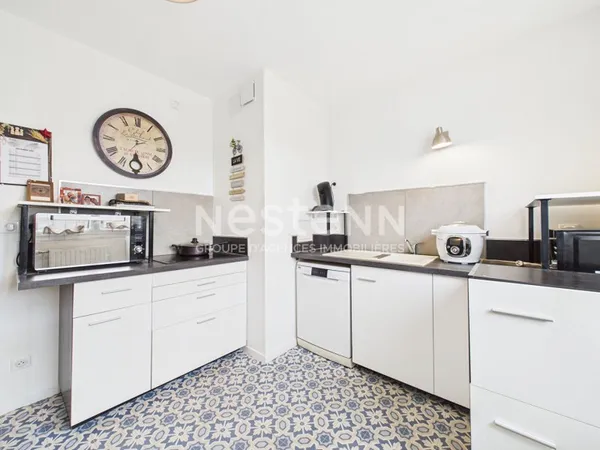 A Vendre à Aurillac, quartier Marmiers, Maison mitoyenne de type 7 avec garage et jardin paysagé.