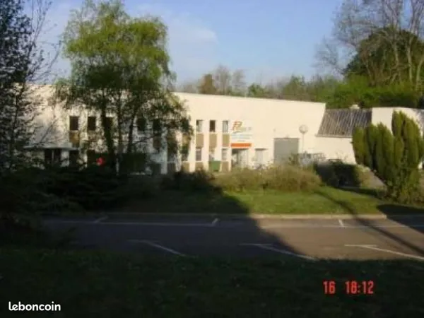 Bureau 100 m²