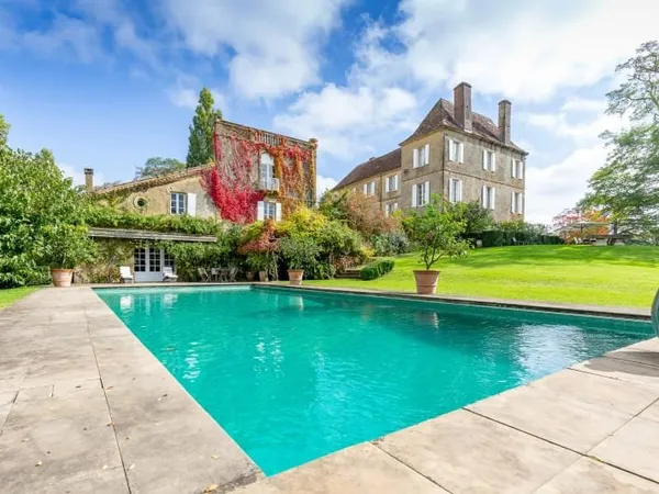 Château 25 pièces 1302 m²