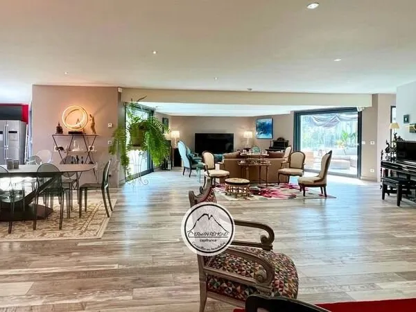 Vivre le prestige au quotidien, face à la majesté des montagnes pyrénéennes Maison à vendre 6 pièces