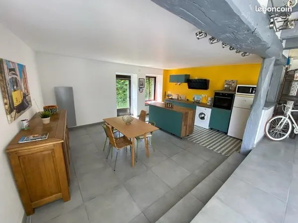 Maison en pierres rénovée meublée avec jardin