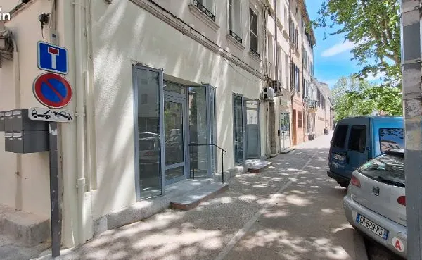 Local commercial rénové 65 m² - Forte visibilité - Centre Carpentras