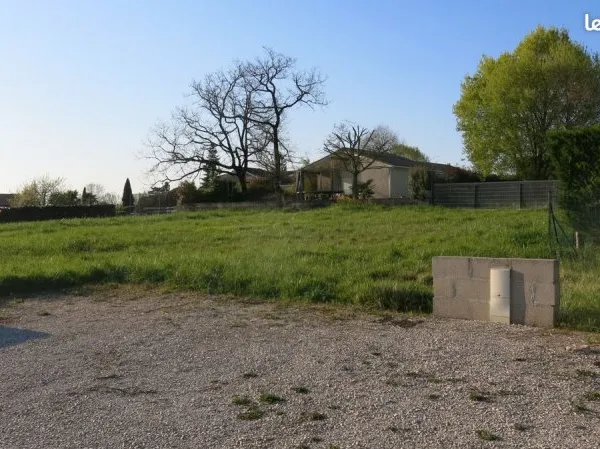 Terrain constructible 550m² Ruelle sur Touvre