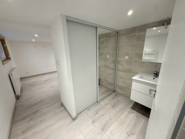 Maison 110m2. 3 chambres. terrain 600m2. garage. terrasse.
