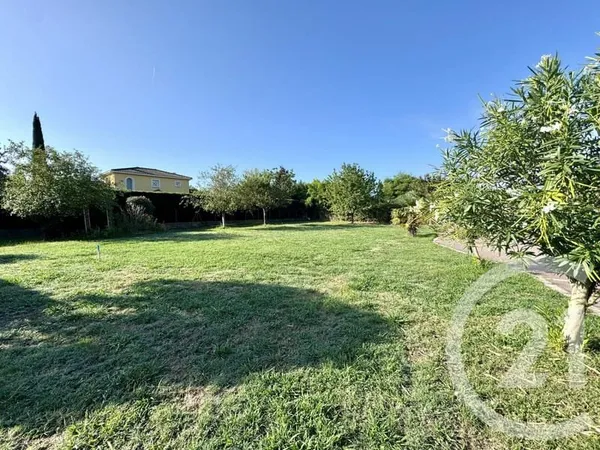 Terrain 600 m²