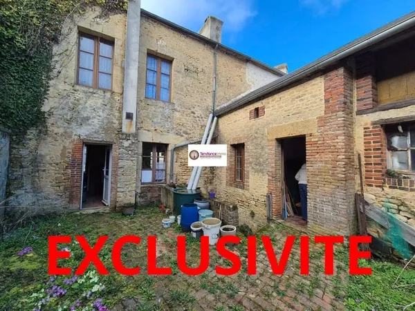 Maison à restaurer avec jardin à Courtomer