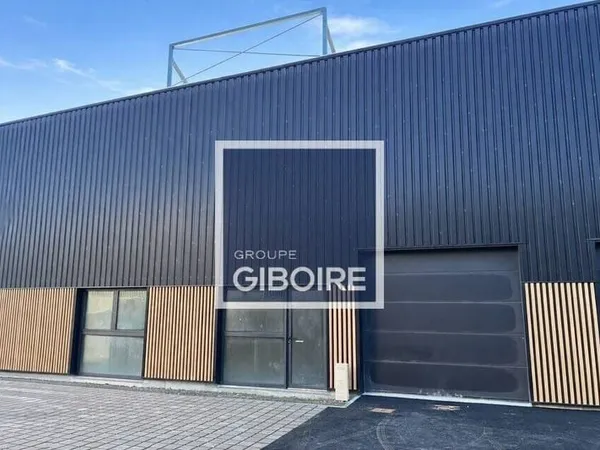 Entrepôt 222 m²