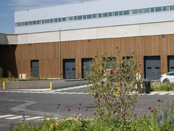 Local d'activité 740 m²