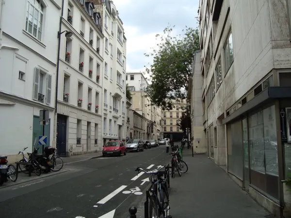 Loue Paris 6ème Rue Chaplain - parking 12m²