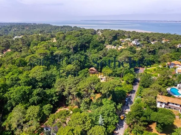 Terrain Constructible Dans Un Cadre Résidentiel Au Calme En Lisi