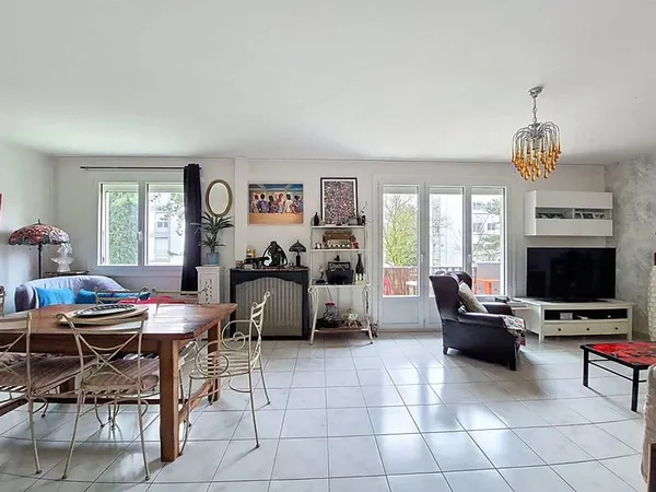 SAINT SEBASTIEN SUR LOIRE SECTEUR GRENERAIE APPARTEMENT T4/T5 STATIONNEMENT CAVE