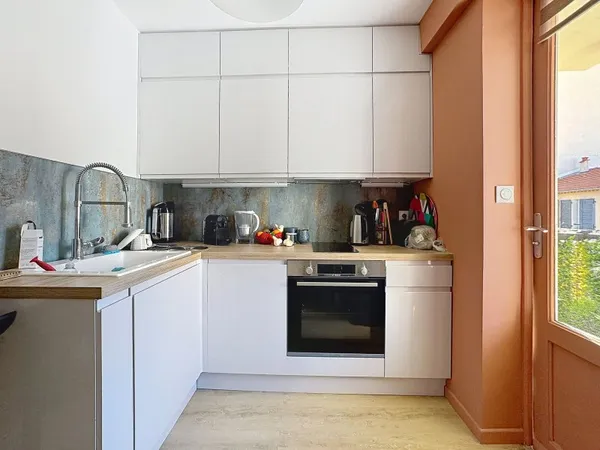 Vends appartement rénové traversant