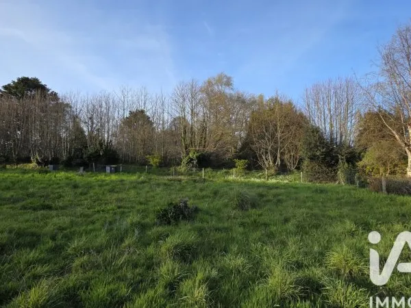 Terrain 817 m²