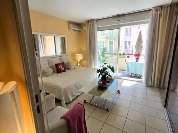 Studio 1 pièce 24 m²