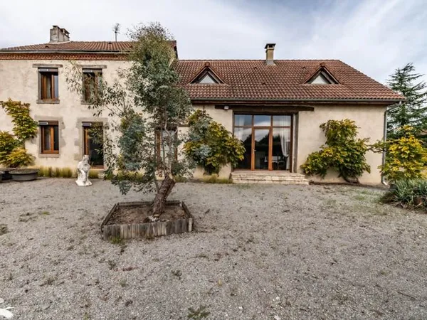 Maison en pierre de 8 pièces principales