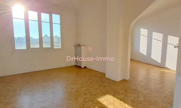 Superbe appartement 3 pièces en étage élevé proche BUTTES CHAUMONT