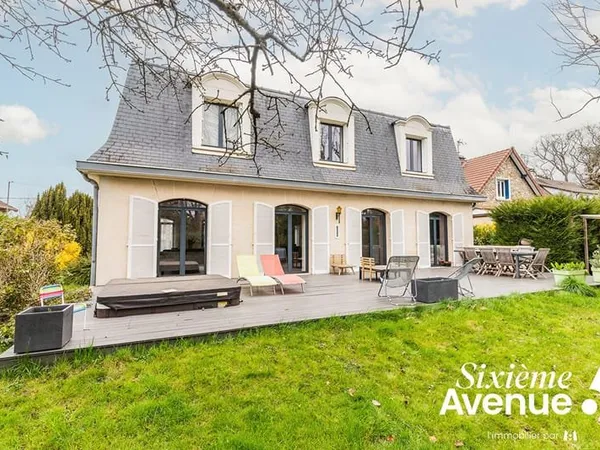 Propriété d'exception - Environnement privilégié - 7 pièces - 5 chambres 220m² habitable