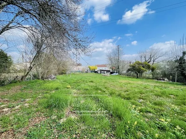 Terrain Constructible de 1351 m2 à Saint Priest Taurion !