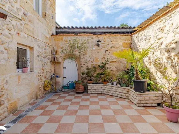 Maison en pierre de 4 pièces principales