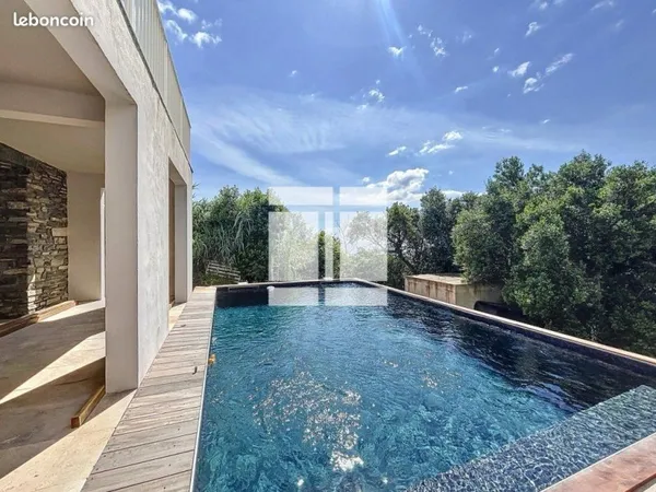 Villa 9 pièces 200 m²