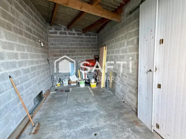 Les Sables d'Olonne. Proche centre. Garage 19m2.