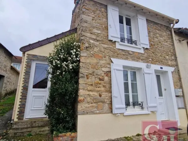 Maison en pierre avec terrasse (2 Chambres)