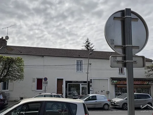 77250 VENEUX LES SABLONS - Immeuble de Rapport de 473,70m2 carrez avec rentabilité de 8,35% à Vendre