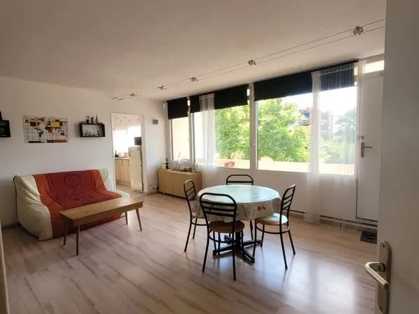 Appartement F2 meublé, de 57 m² lumineux, idéalement placé, proche commerces et transports en commun