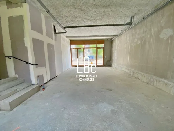 Local commercial 80 m²