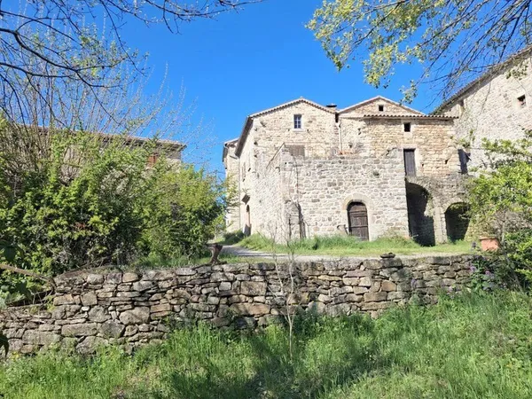 Maison Vente Les Vans 16p 350m² 420000€