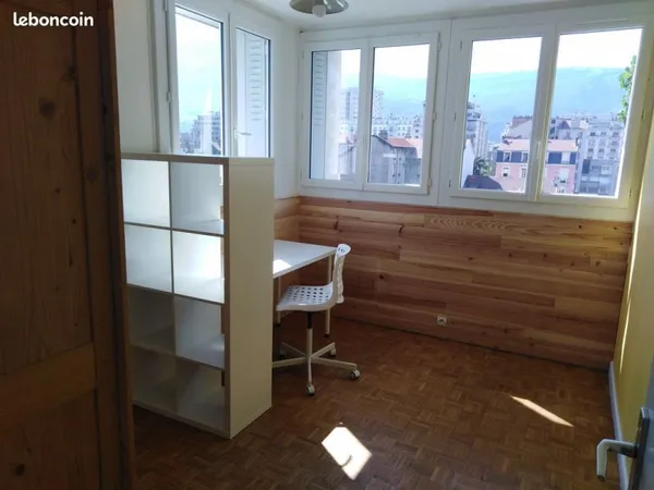 Chambre + bureau dans une colocation étudiante