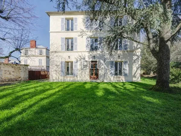 Maison d'exception à vendre à Saint-Germain-en-Laye - 7 chambres, 473 m²
