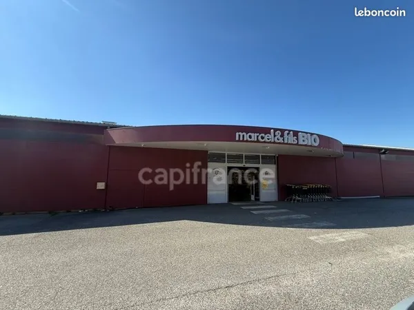 Local commercial 1 259 m²