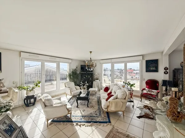 Hypercentre-Appartement d'exception-Dernier étage avec terrasse de 46 m²- Places souterraines