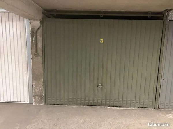 Box 15 m2 Paris 20e métro Buzenval