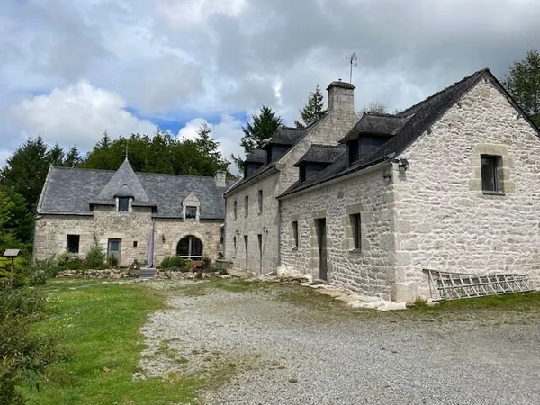 Très grande propriété de type manoir breton en campagne