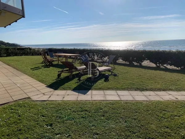 APPARTEMENT FRONT DE MER - 2 CHAMBRES - JARDIN 500 M2 ACCES DIR