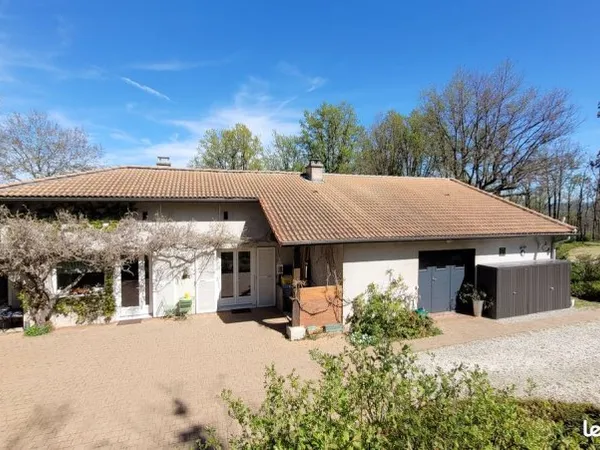 Maison plain pied 200M2 sur terrain constructible de 3900 M2