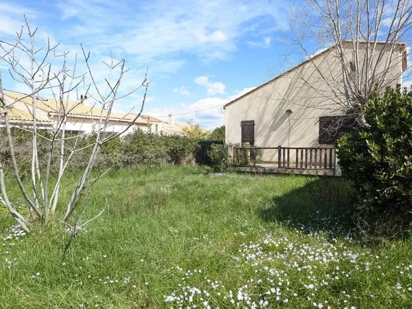 VILLA de 56 m2 + garage de 28 m2 sur terrain de 530 m2 à FRO