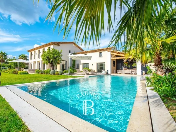 SAINT-TROPEZ - VILLA 6 CHAMBRES - PISCINE & JACUZZI - PROCHE PLAGE ET VILLAGE