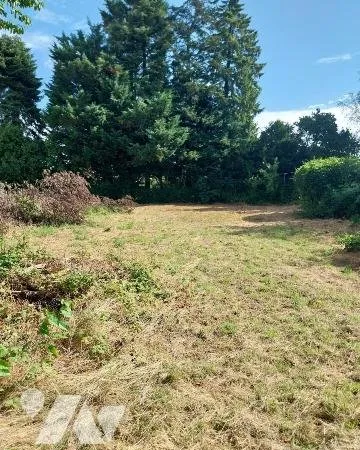 Terrain 899 m²