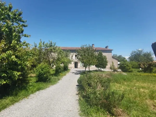 Maison 10 pièces 270 m²