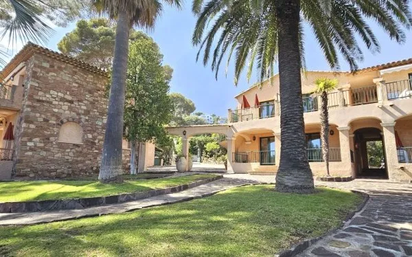 Local commercial 3 pièces 850 m²