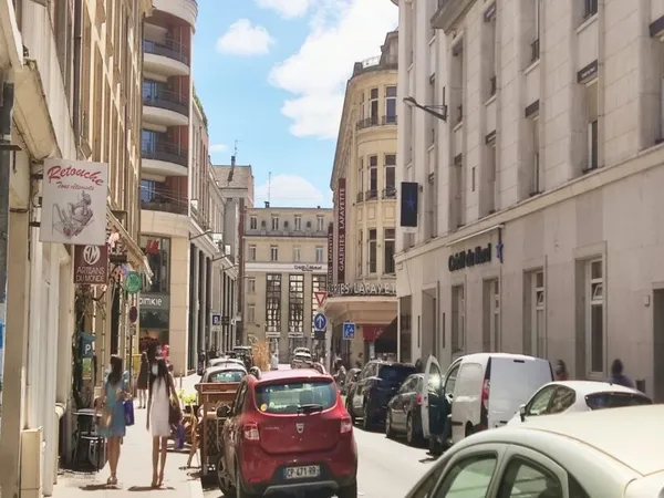 Local d'activité et sa terrasse au coeur du centre-ville d'Amiens