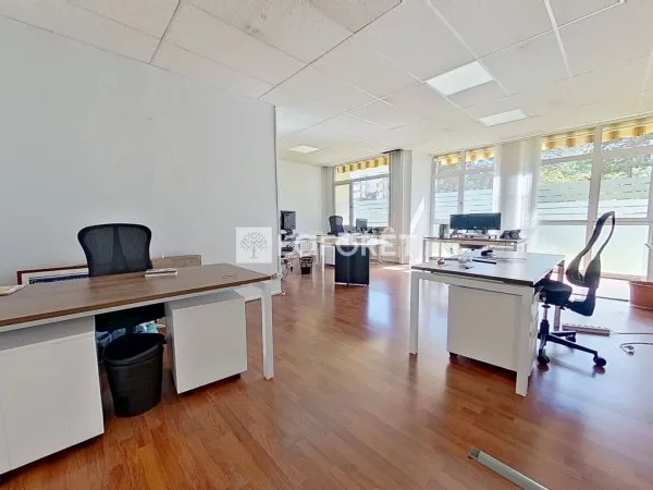 Local commercial 144 m²