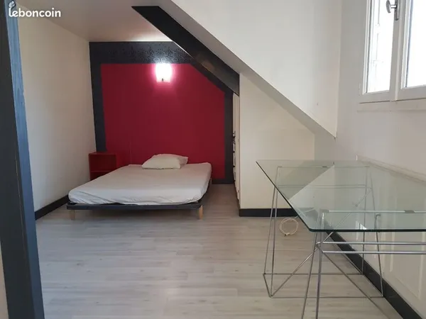 Chambre meublee 20m2 douche et et cuisine equipee