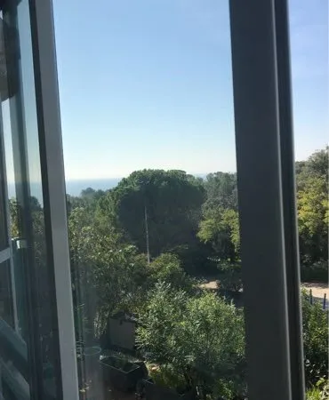 À louer Joli T1 vue Mer et Château
