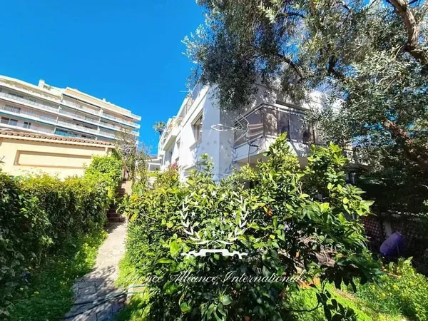 IMMEUBLE À POTENTIEL COPROPRIÉTÉ - CANNES MONTROSE
